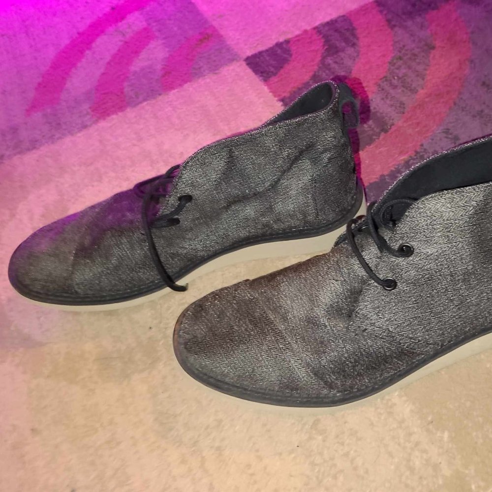 TOMS - MENS GREY CHUKKA BOOTS size 10.5 NWOT